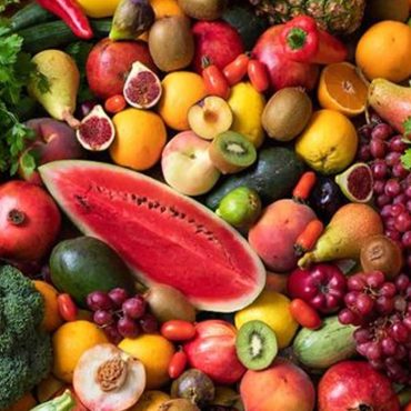 Au Brésil, des fruits et légumes échangés contre du plastique recyclé pour une ville plus verte