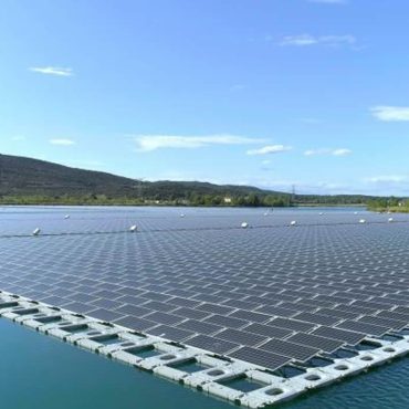 En Belgique, des panneaux solaires flottants sur les lacs pour une énergie durable