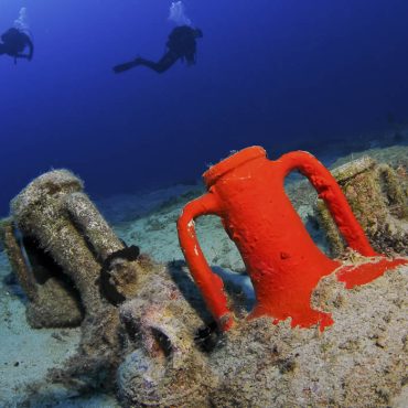 En Espagne, un parc d'attractions sous-marin offre des plongées parmi des monuments engloutis