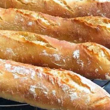 En France, une boulangerie crée la première baguette de pain 'invisible'