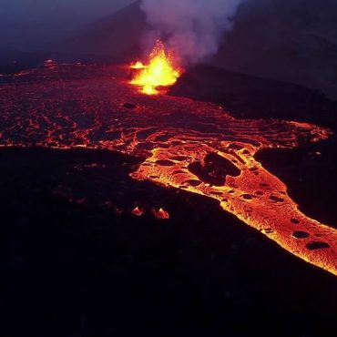 En Islande, des chaussures faites de roche volcanique révolutionnent la mode éco-responsable