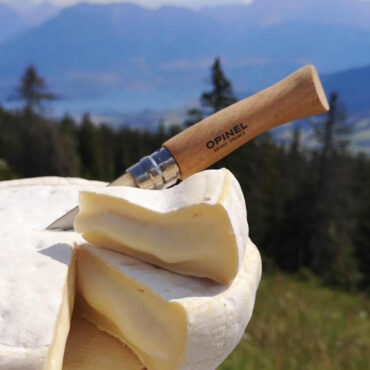 En Suisse, un championnat de lancer de fromage attire des participants du monde entier