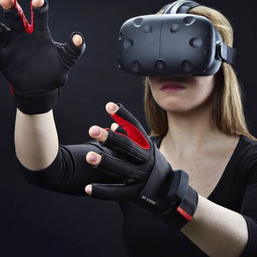 En Finlande, des gants transmettent le toucher à distance grâce à la technologie haptique