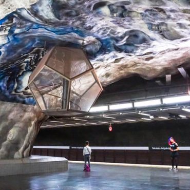 En Suède, une station de métro transforme les passagers en œuvres d’art numériques
