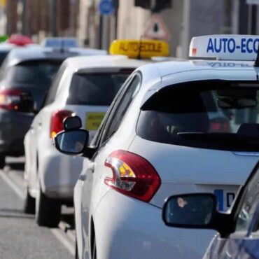 Un moniteur d’auto-école pris en flagrant délit d’ivresse