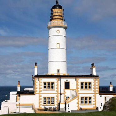 Un phare islandais transformé en chambre d'hôtel luxueuse
