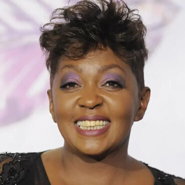 ANITA BAKER