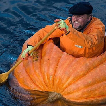 Un homme traverse l’Atlantique dans une citrouille géante !