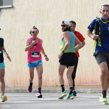 Un marathon en marche arrière bat un record du monde !