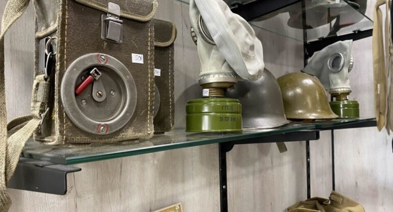 À 81 ans, il ouvre une boutique pour vendre la collection d'une vie