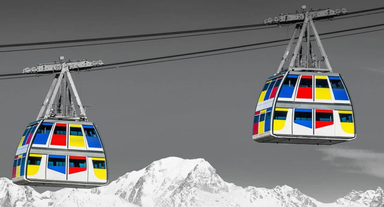 Un restaurant sur un téléphérique : dîner suspendu au-dessus des Alpes