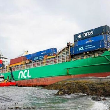 Un cargo s’échoue dans un jardin en Norvège, le propriétaire ne se réveille même pas