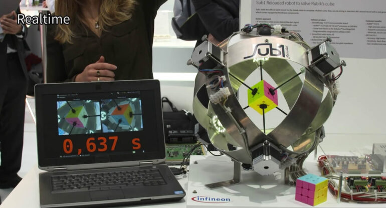 Un robot pulvérise le record du Rubik’s Cube en 0,1 seconde