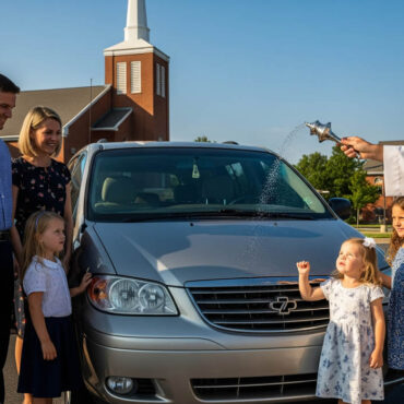 Après la messe, ils bénissent… leur voiture