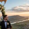 Un homme se rend à son mariage… en montgolfière