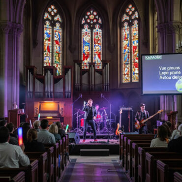 Karaoké dans une église vendéenne… avec orgue et batterie !
