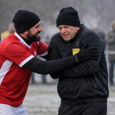 L’arbitre réchauffé en plein match par un joueur