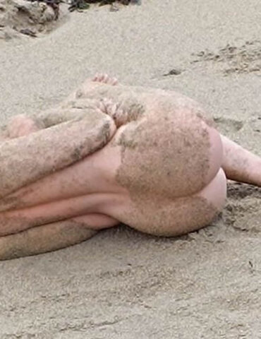 Elle croit découvrir un cadavre sur la plage… c’était une poupée pour adultes