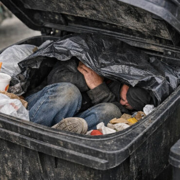 Un fugitif retrouvé… dans une poubelle : l’éboueur déjoue sa cavale