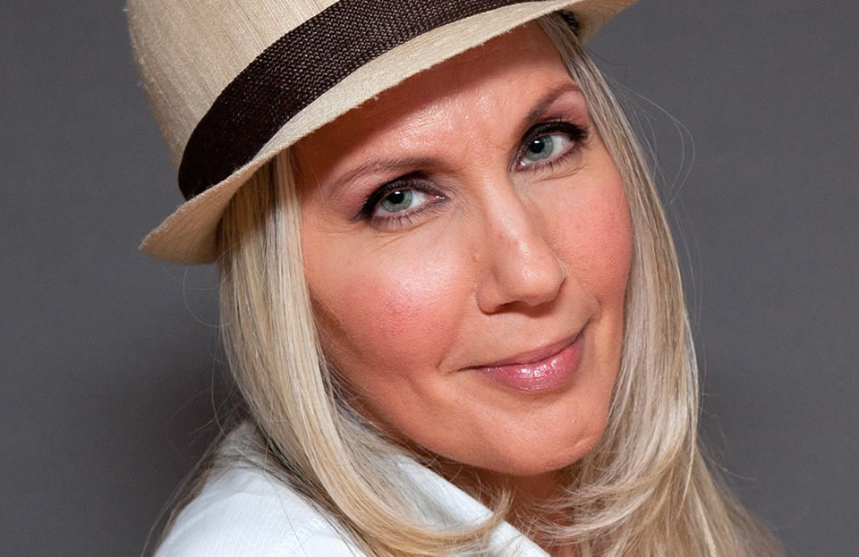 CORINNE HERMÈS