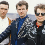 CROWDED HOUSE