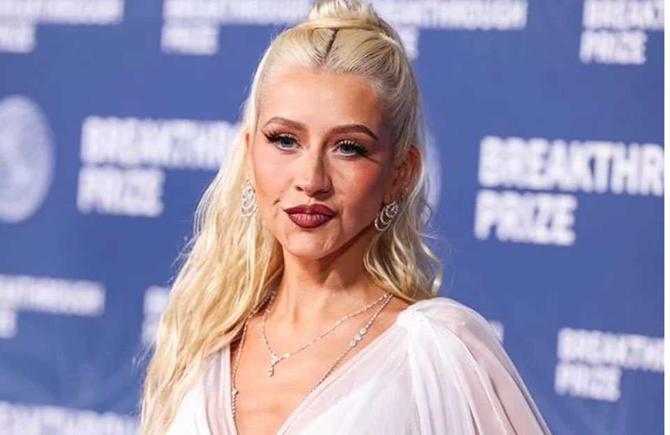 CHRISTINA AGUILERA